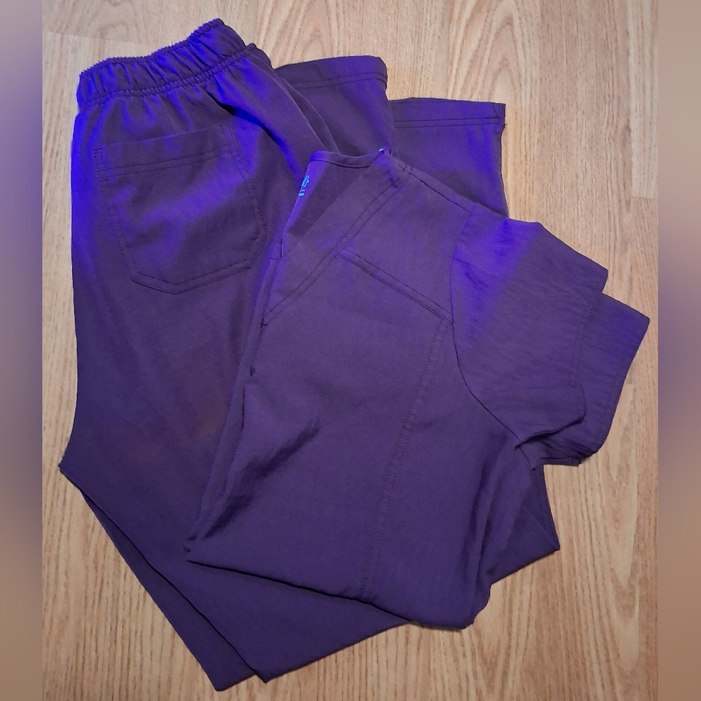 Wonder Wink Vibrant Purple Scrub Set - Picture 1 of 9